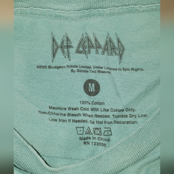 Urban Outfitters| Def Leppard Band Tee Graphic Tshirt - Picture 4 of 5